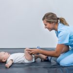¿Qué es un fisioterapeuta pediátrico